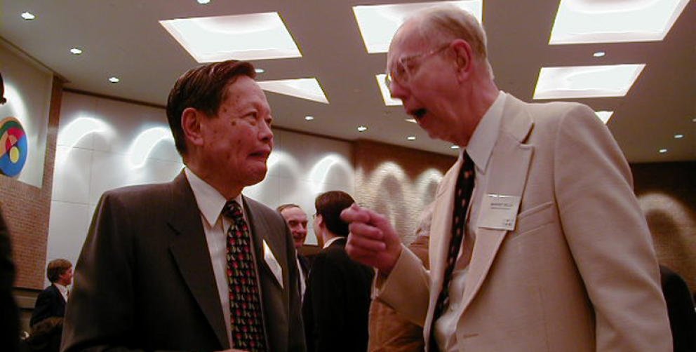 Chen Ning Yang y Robert Mills